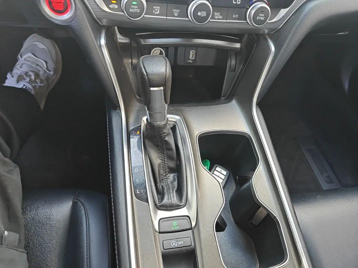 Honda Accord 2018 260TURBO Elite Edition China V — миниатюра 17