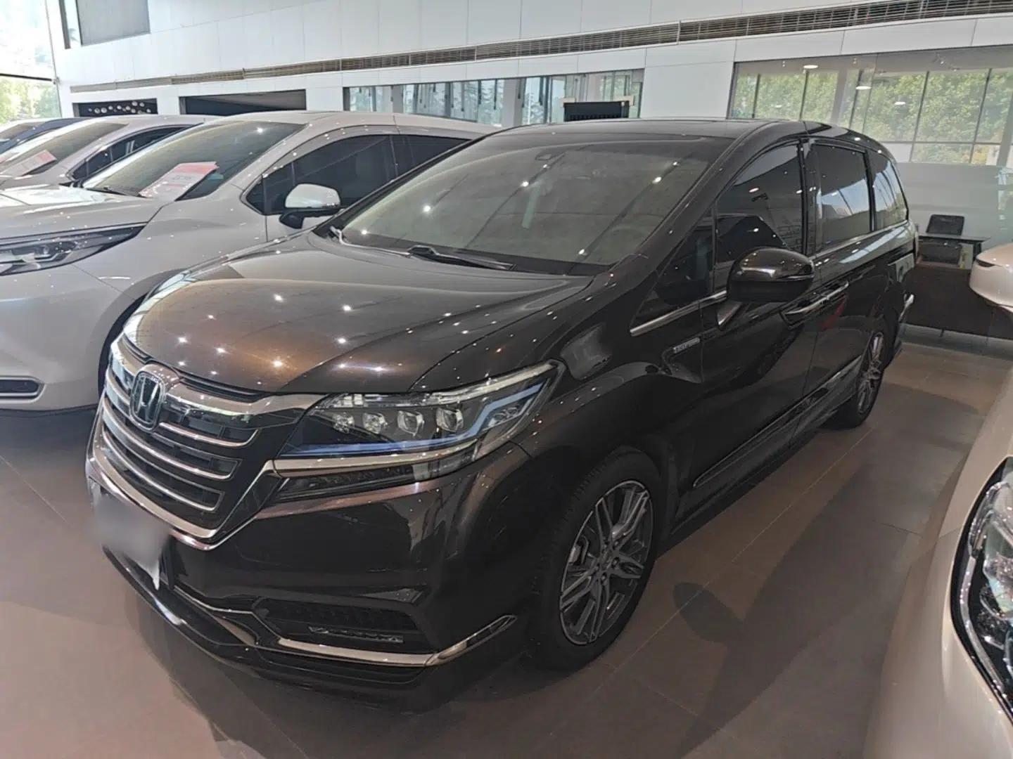 Honda Elysion 2019 2.0L Hybrid Comfort Edition — миниатюра 1