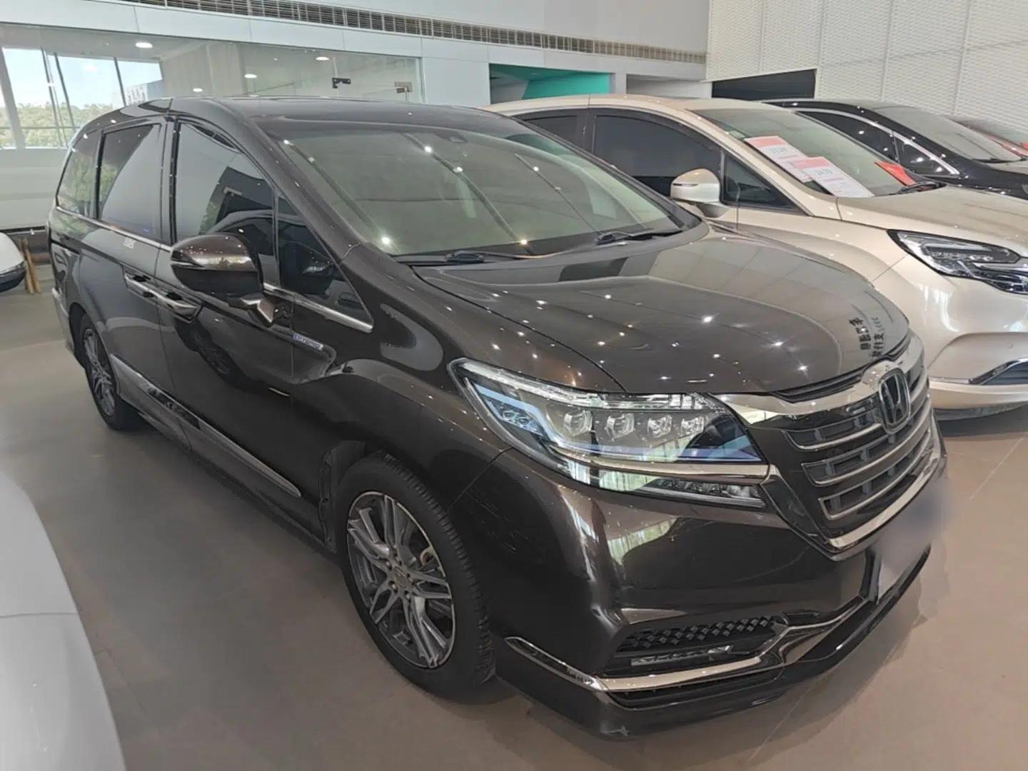 Honda Elysion 2019 2.0L Hybrid Comfort Edition — миниатюра 3