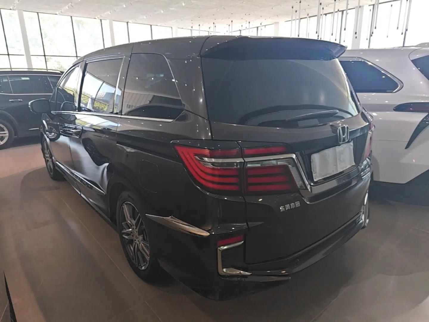 Honda Elysion 2019 2.0L Hybrid Comfort Edition — миниатюра 4