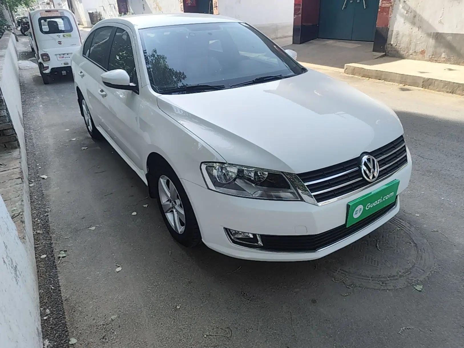 Volkswagen Lavida 2013 Revised Classic 1.6L Automatic Fashion Edition — миниатюра 3