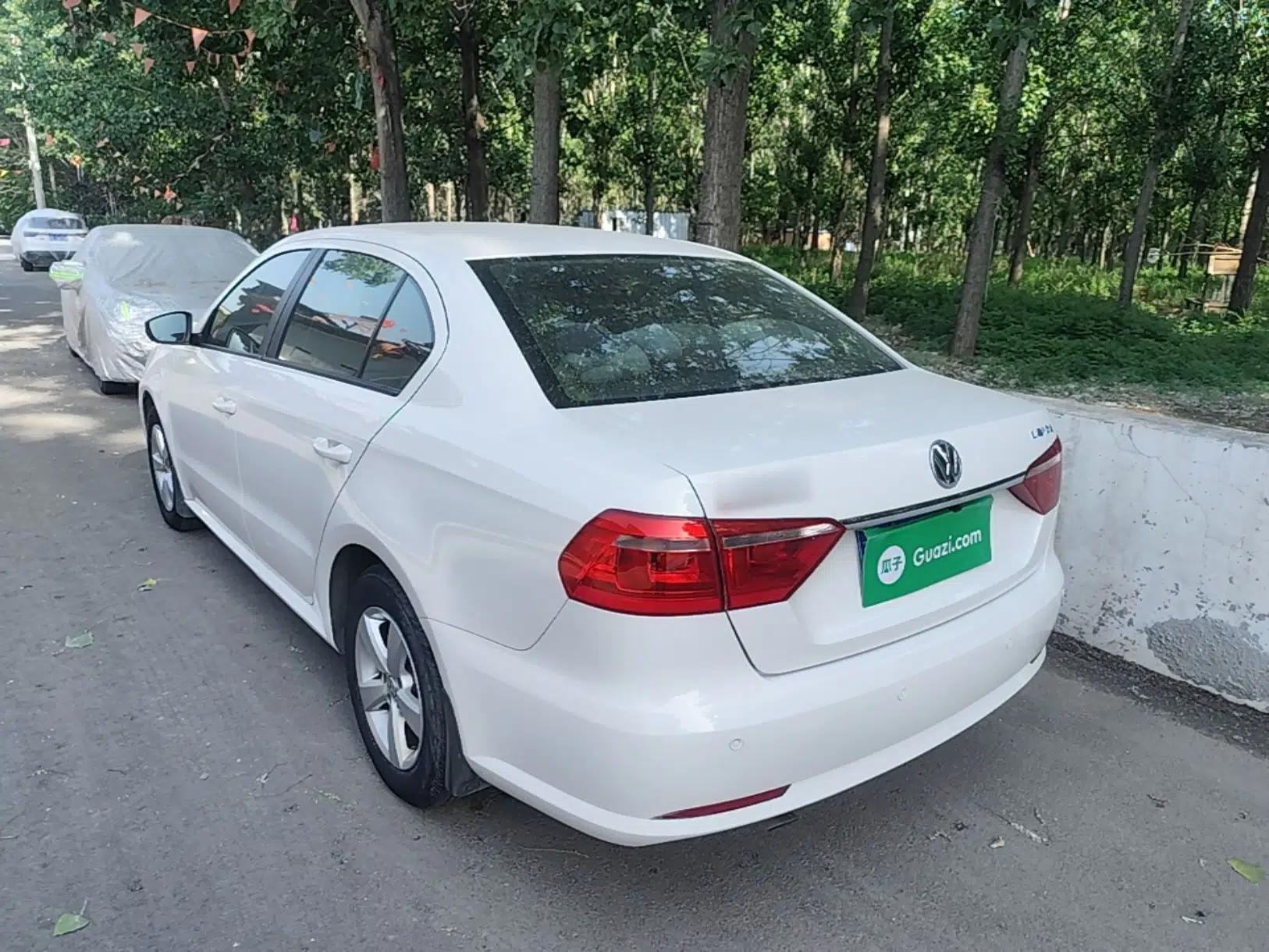 Volkswagen Lavida 2013 Revised Classic 1.6L Automatic Fashion Edition — миниатюра 4