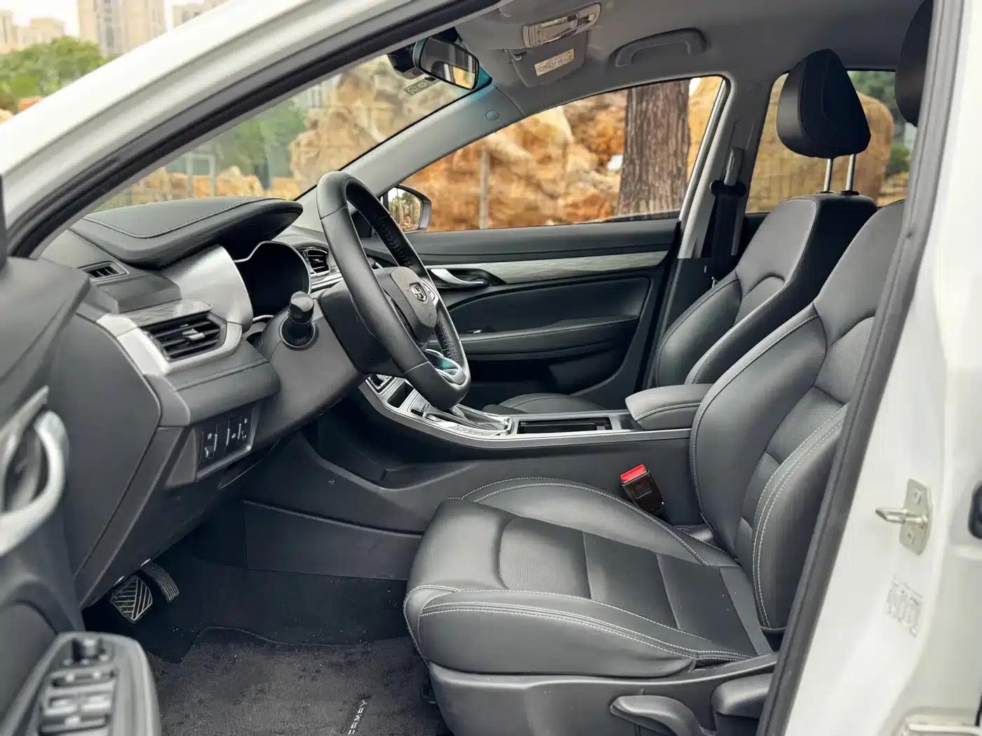 Geely Emgrand 2019 Leading Edition 1.5L CVT Luxury Model (National V Emission Standard) — миниатюра 3