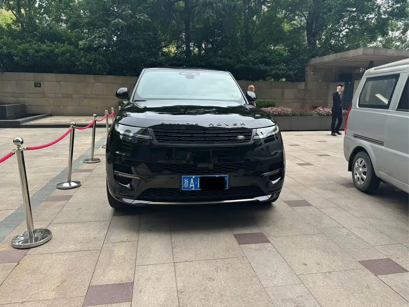 2024 Range Rover Sport 400PS Dynamic HSE — миниатюра 1