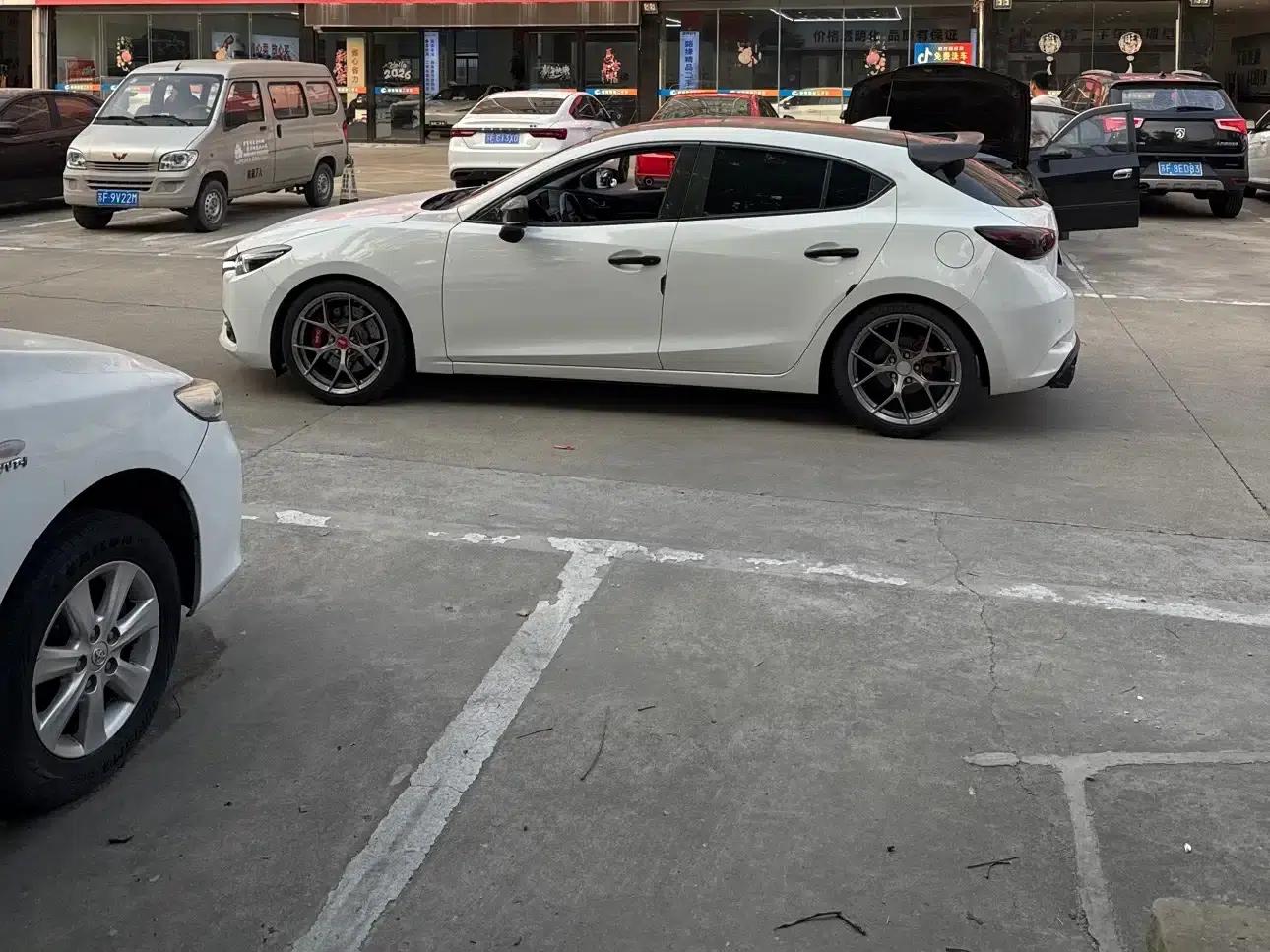 Mazda3 Axela 2017 Hatchback 1.5L Automatic Luxury Model (China V Emission Standard) — миниатюра 2