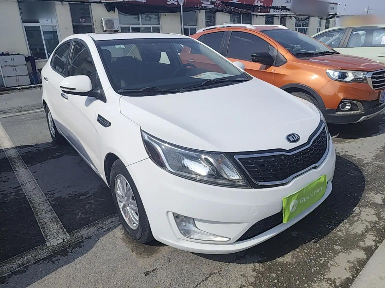 Kia K2 2012 Sedan 1.4L AT TOP Anniversary Edition — миниатюра 3