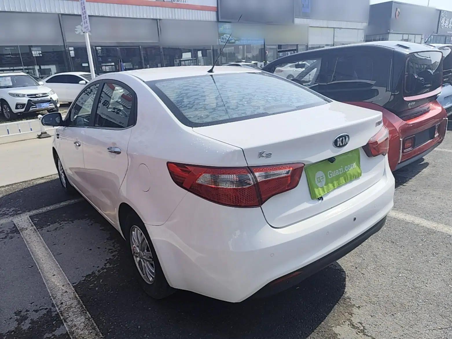 Kia K2 2012 Sedan 1.4L AT TOP Anniversary Edition — миниатюра 4