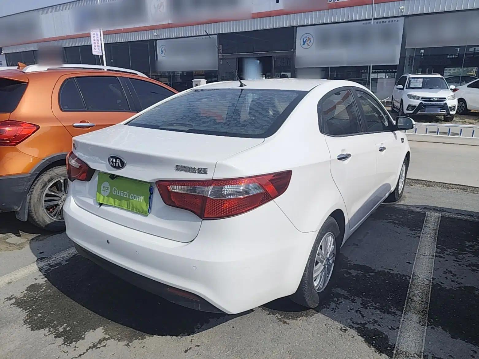 Kia K2 2012 Sedan 1.4L AT TOP Anniversary Edition — миниатюра 6