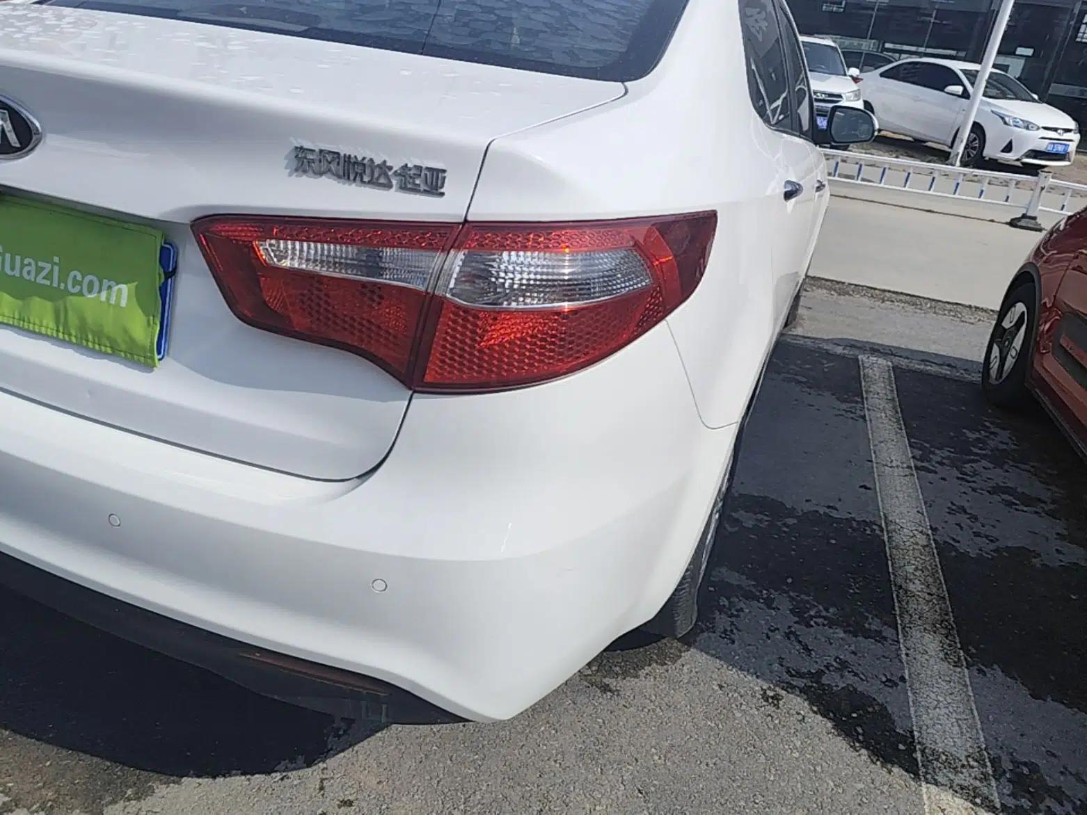 Kia K2 2012 Sedan 1.4L AT TOP Anniversary Edition — миниатюра 7