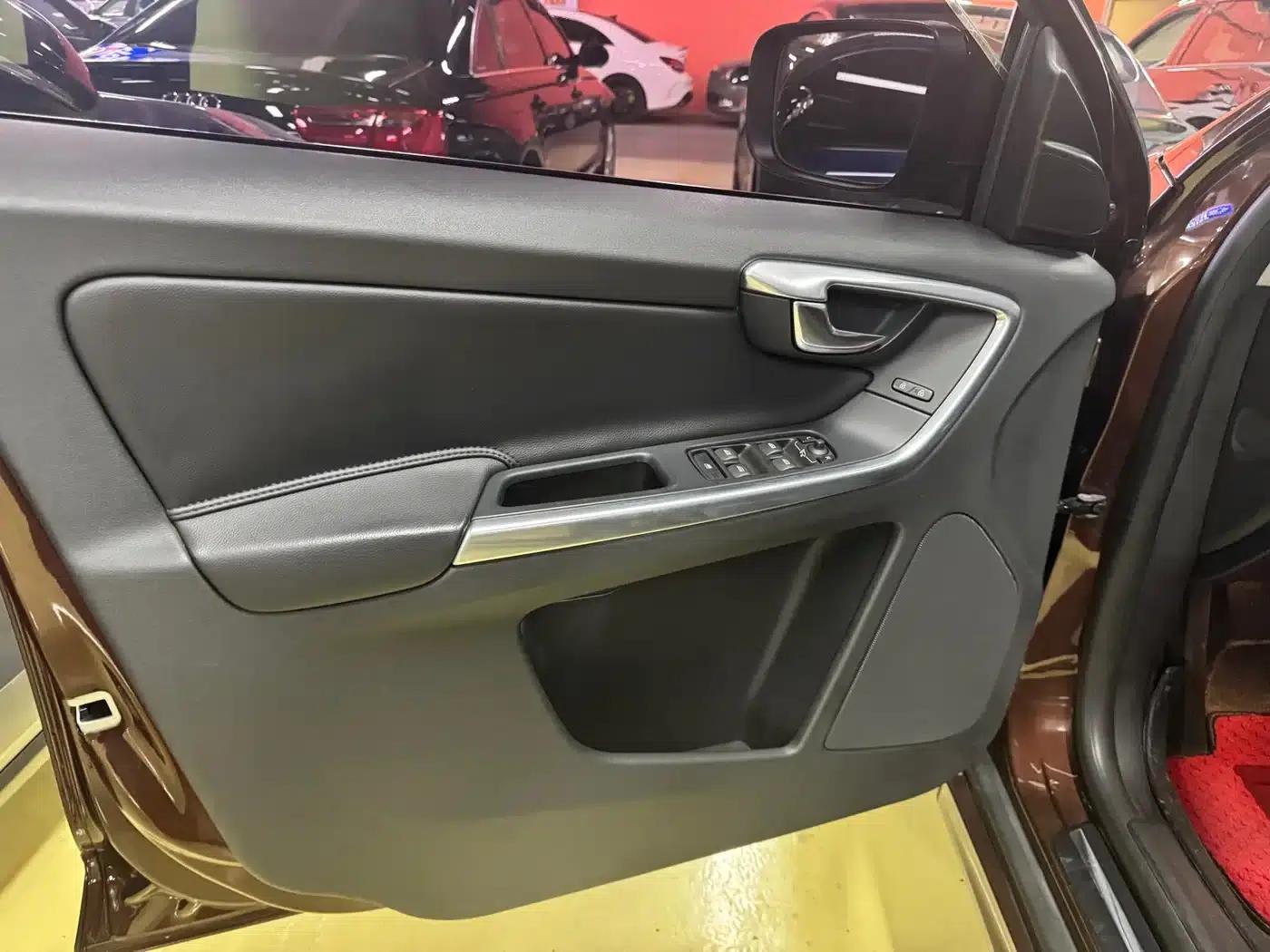 2015 Volvo XC60 T5 Smart Edition — миниатюра 15