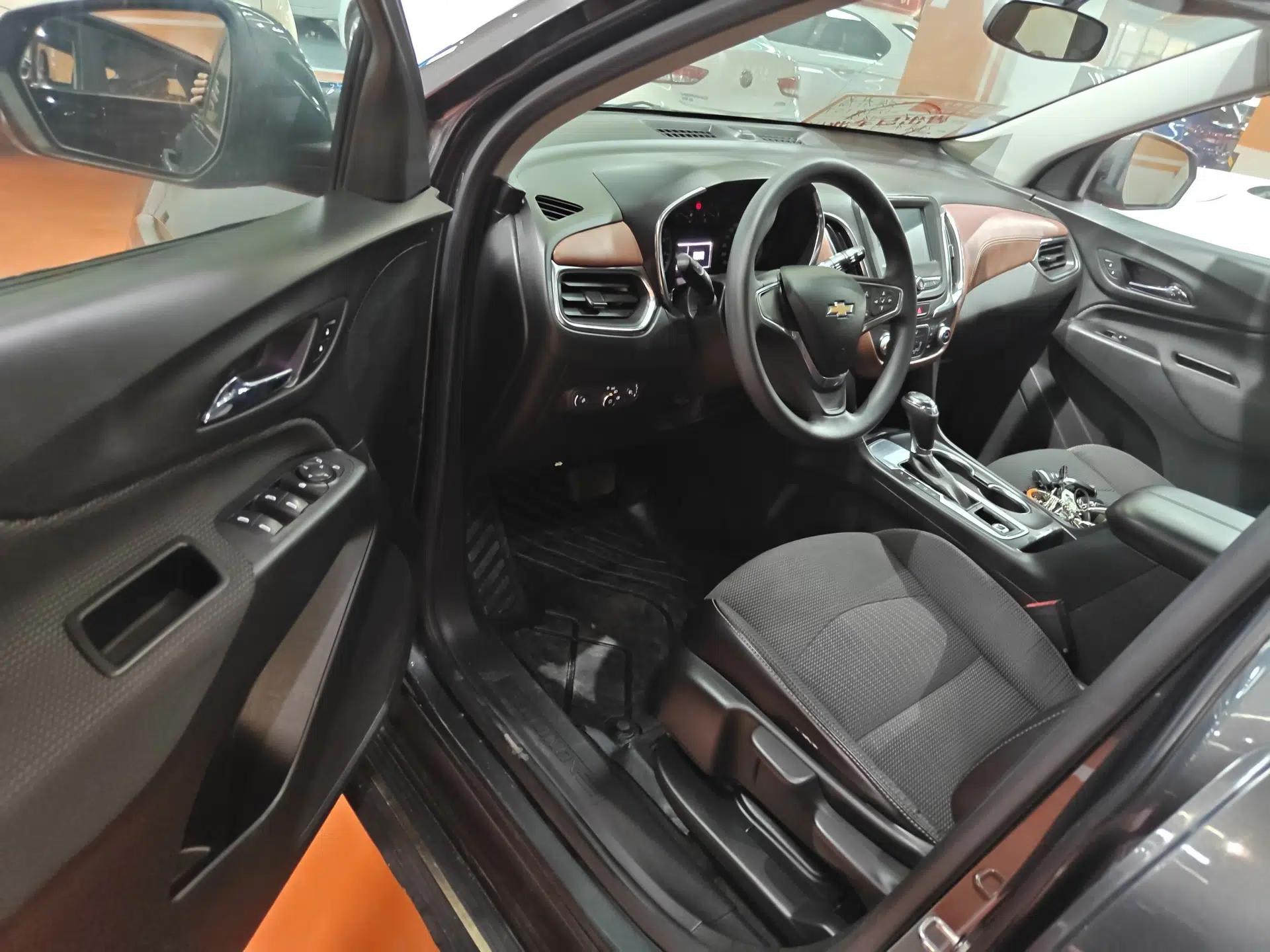 Chevrolet Equinox 2018 535T Automatic Lingjie Edition — миниатюра 10