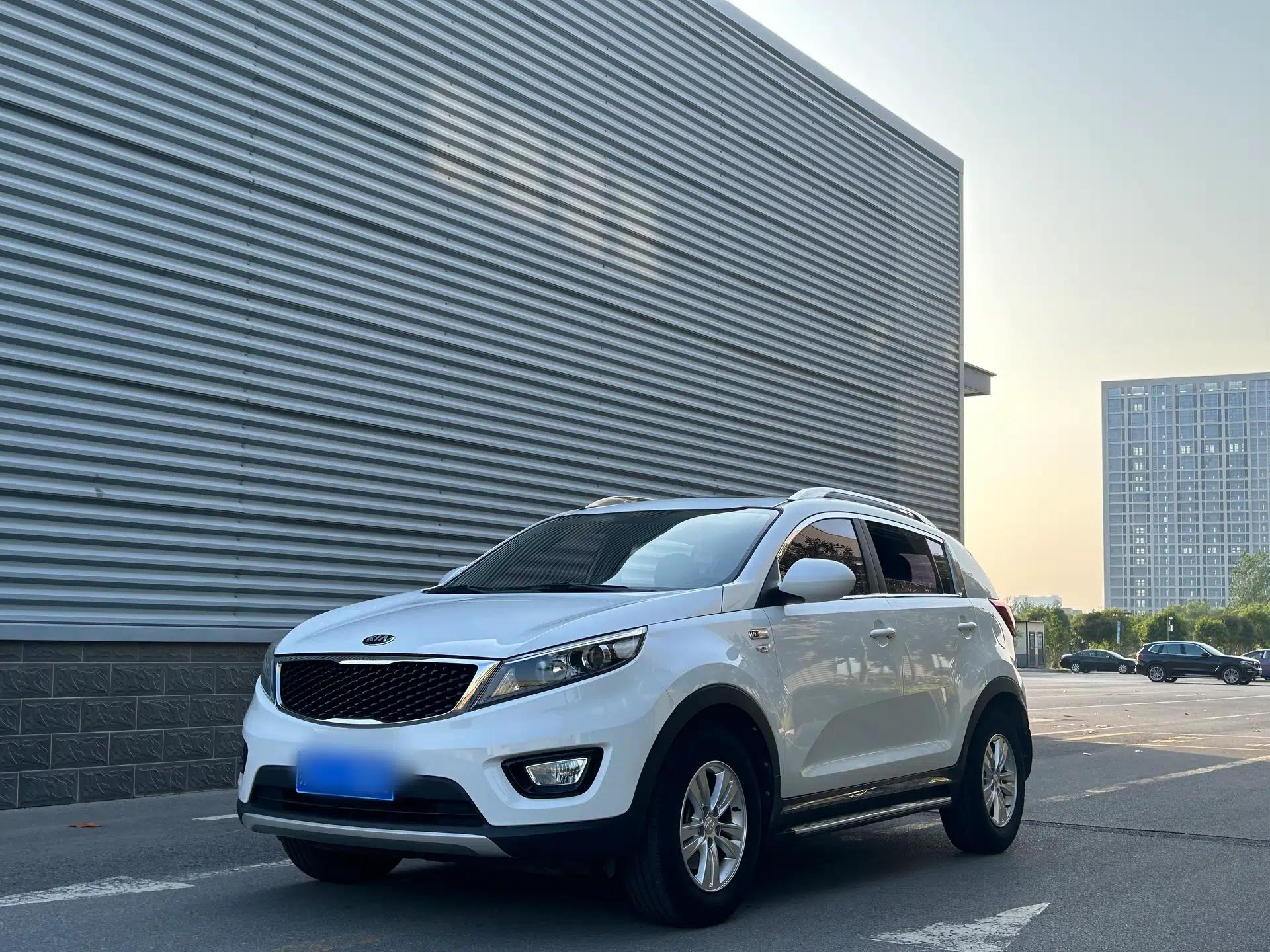 Kia Sportage R 2015 2.0L Automatic Two-Wheel Drive GL — миниатюра 5