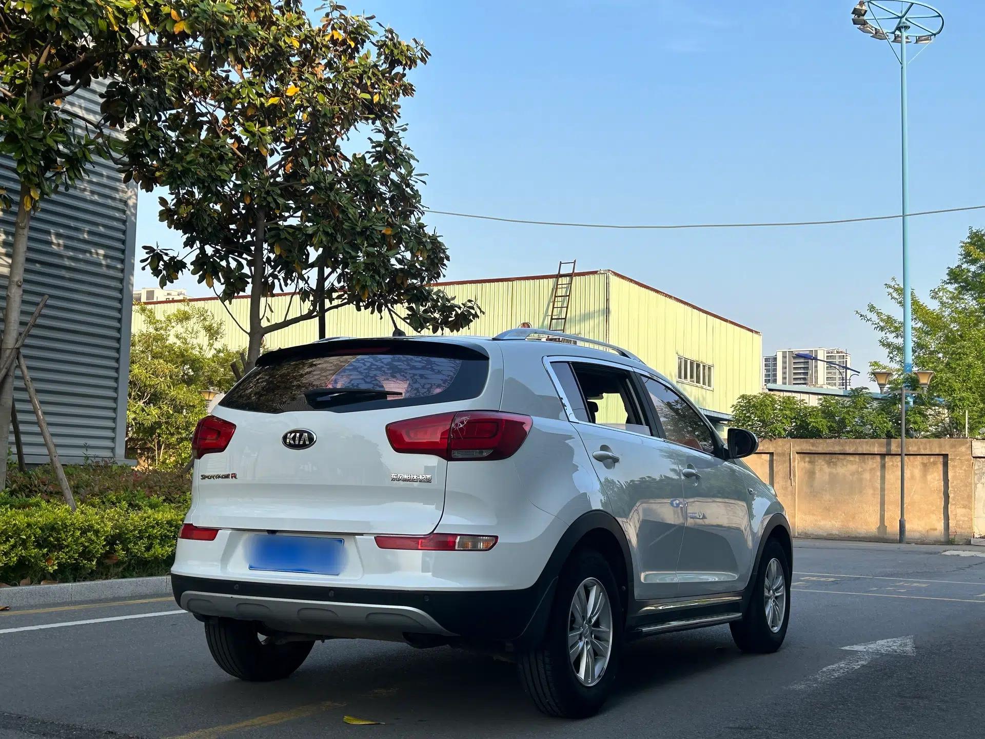 Kia Sportage R 2015 2.0L Automatic Two-Wheel Drive GL — миниатюра 9