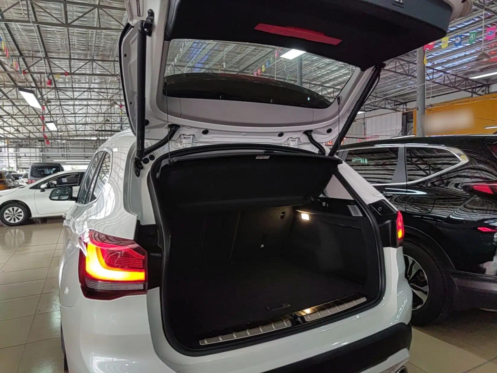 BMW X1 2022 sDrive25Li Leading Model — миниатюра 22