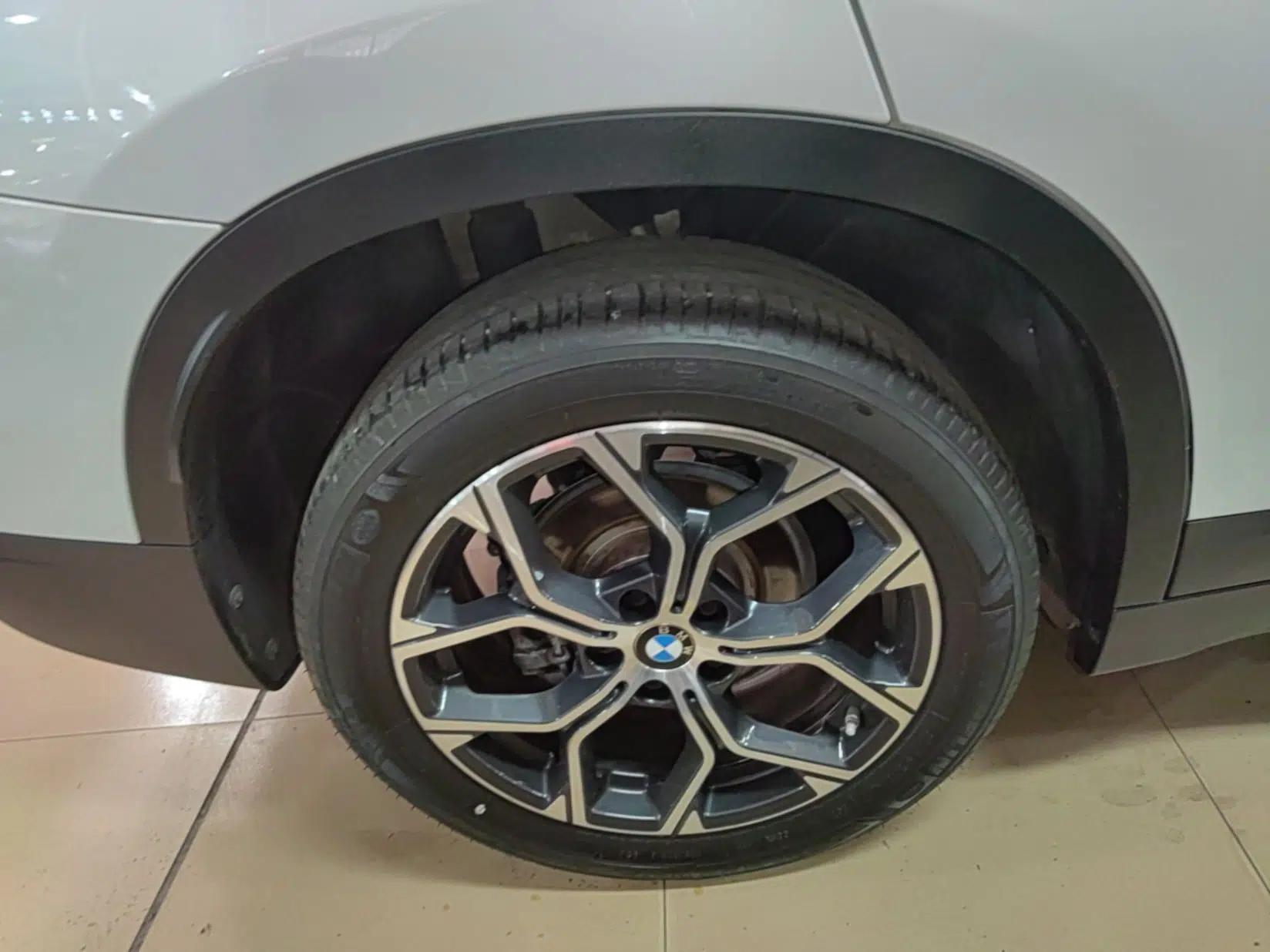 BMW X1 2022 sDrive25Li Leading Model — миниатюра 10