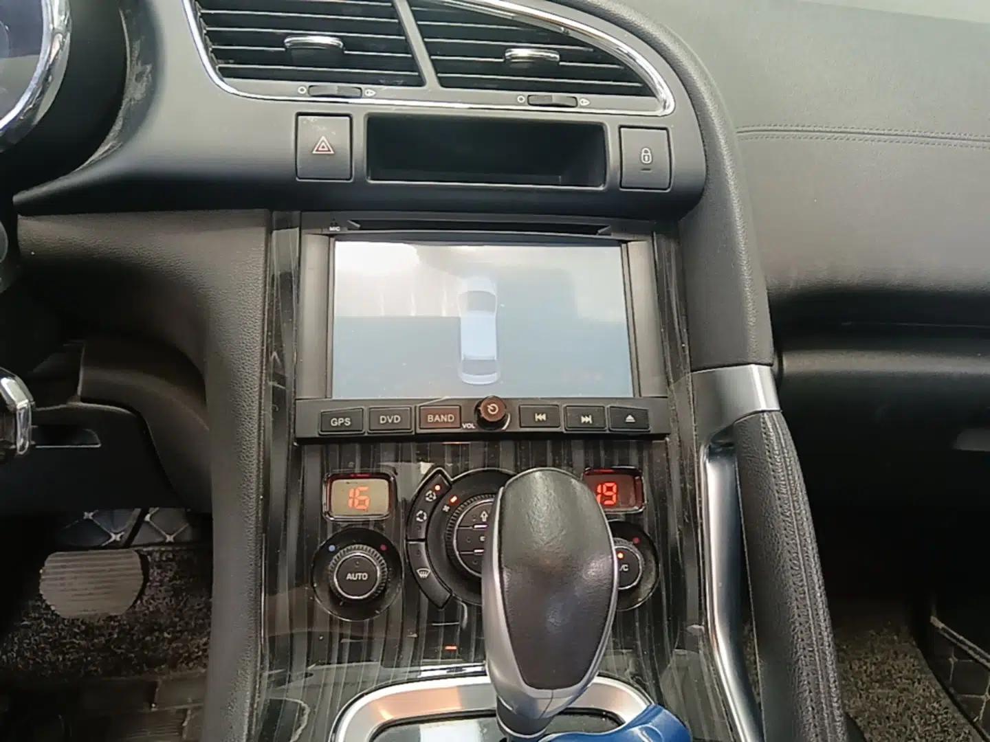 Peugeot 3008 2015 2.0L Automatic Trend Edition — миниатюра 16