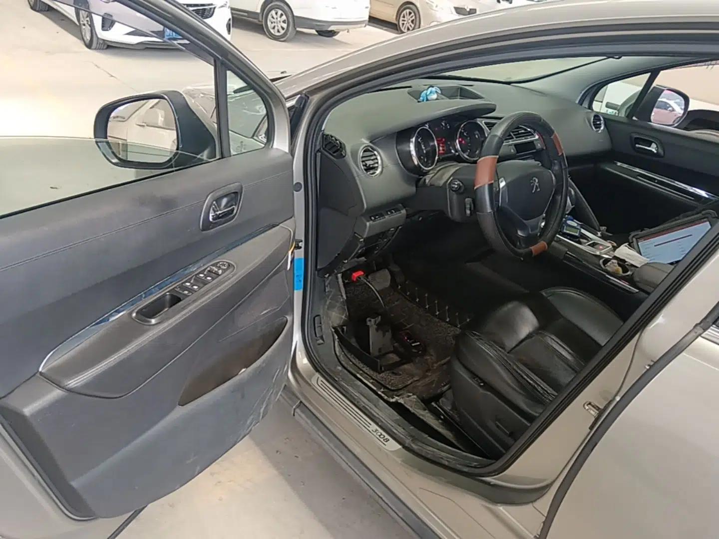 Peugeot 3008 2015 2.0L Automatic Trend Edition — миниатюра 19
