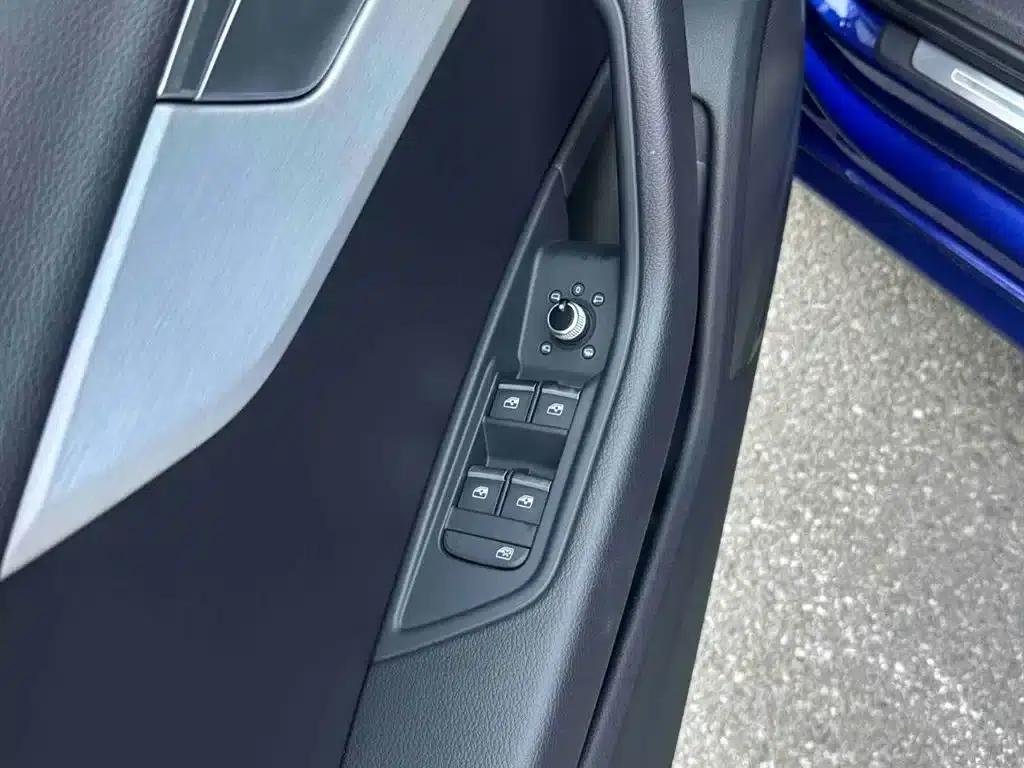 Audi A4L 2018 30th Anniversary Edition 40 TFSI Fashion Model — миниатюра 11