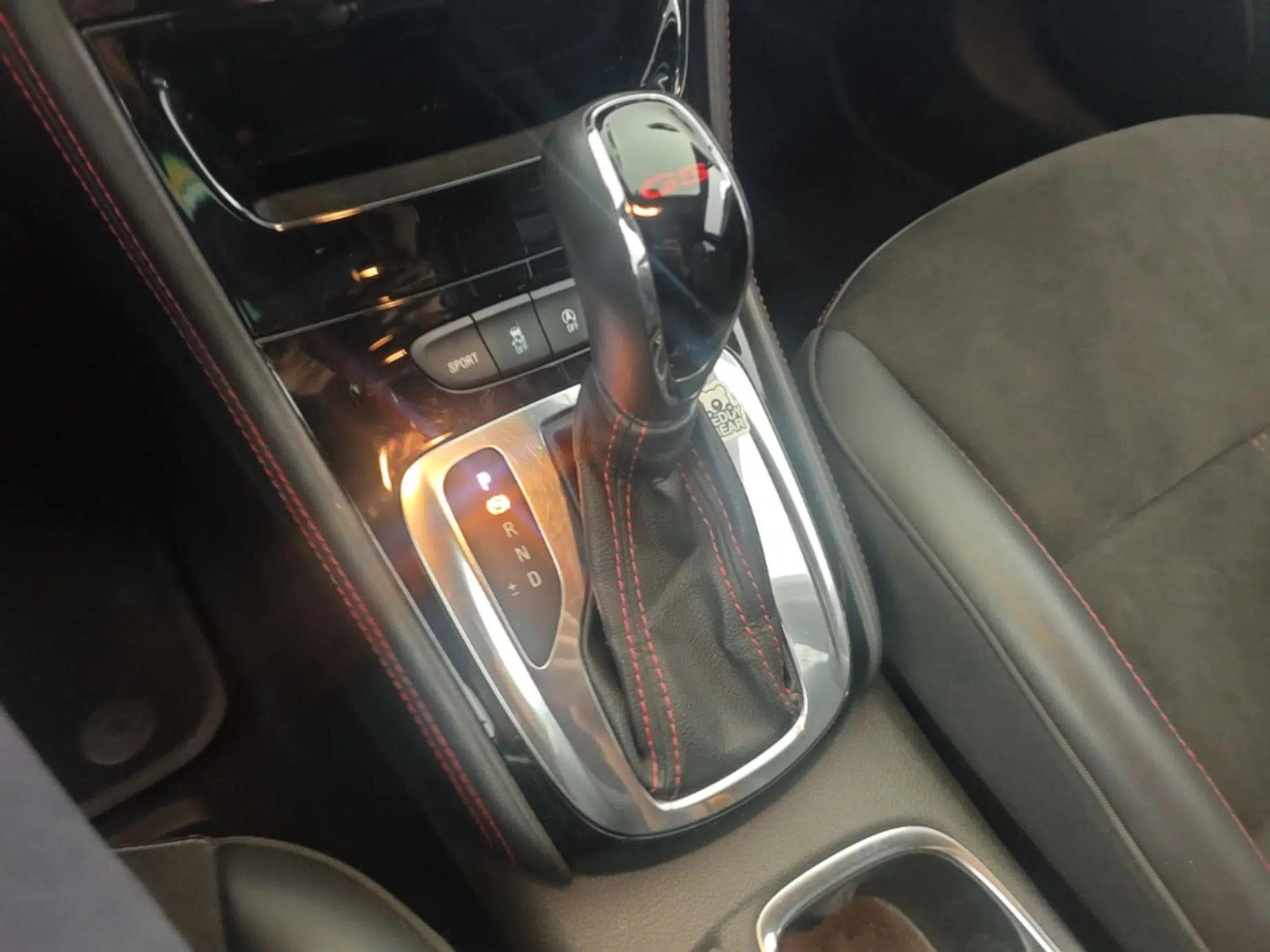 Buick Verano 2016 Hatchback GS 20T Dual-Clutch Passionate Sporty Model — миниатюра 17