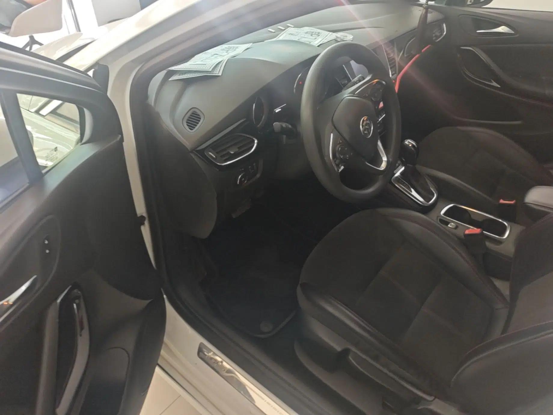 Buick Verano 2016 Hatchback GS 20T Dual-Clutch Passionate Sporty Model — миниатюра 19