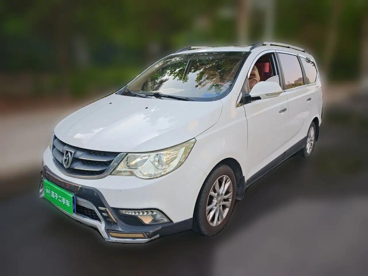 Baojun 730 2014 1.5L Manual Luxury Navigation ESP Version 7 Seats — миниатюра 1