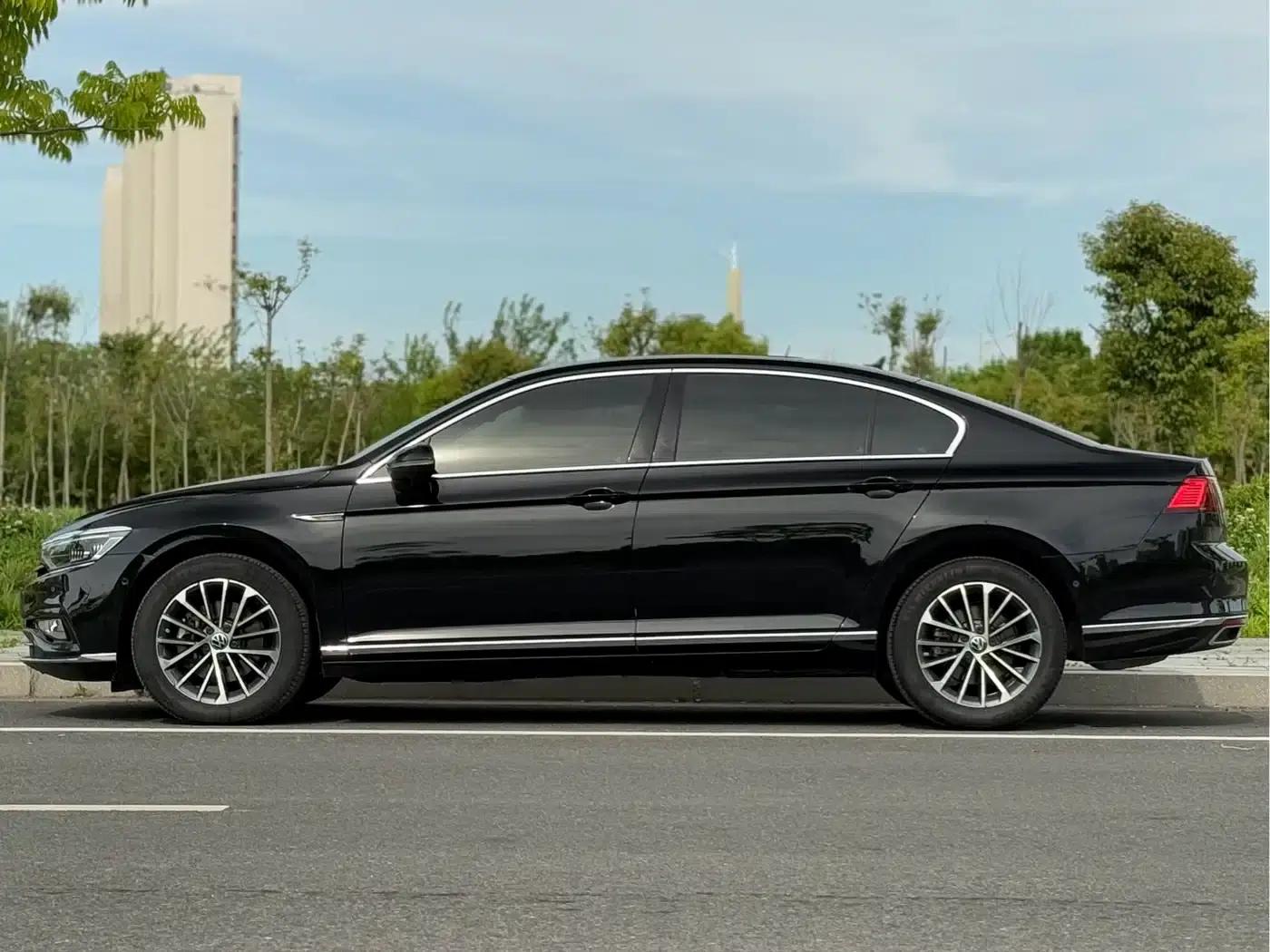 2020 Volkswagen Passat 380TSI DSG Luxury — миниатюра 4