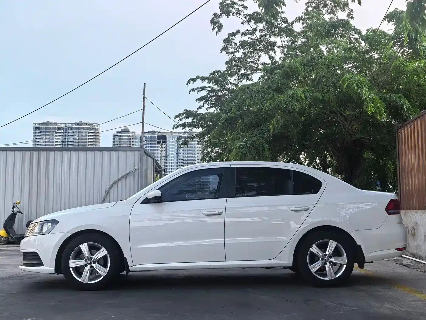 2017 Volkswagen Lavida 1.6L Automatic Fashion Edition — миниатюра 10