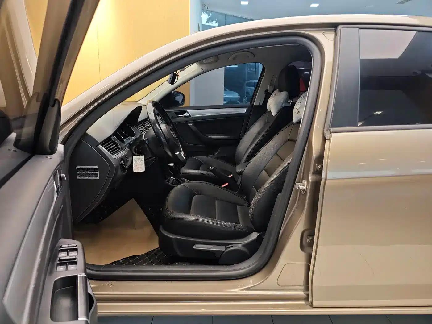 2015 Volkswagen Bora Value Edition 1.6L Automatic Fashion Model — миниатюра 13