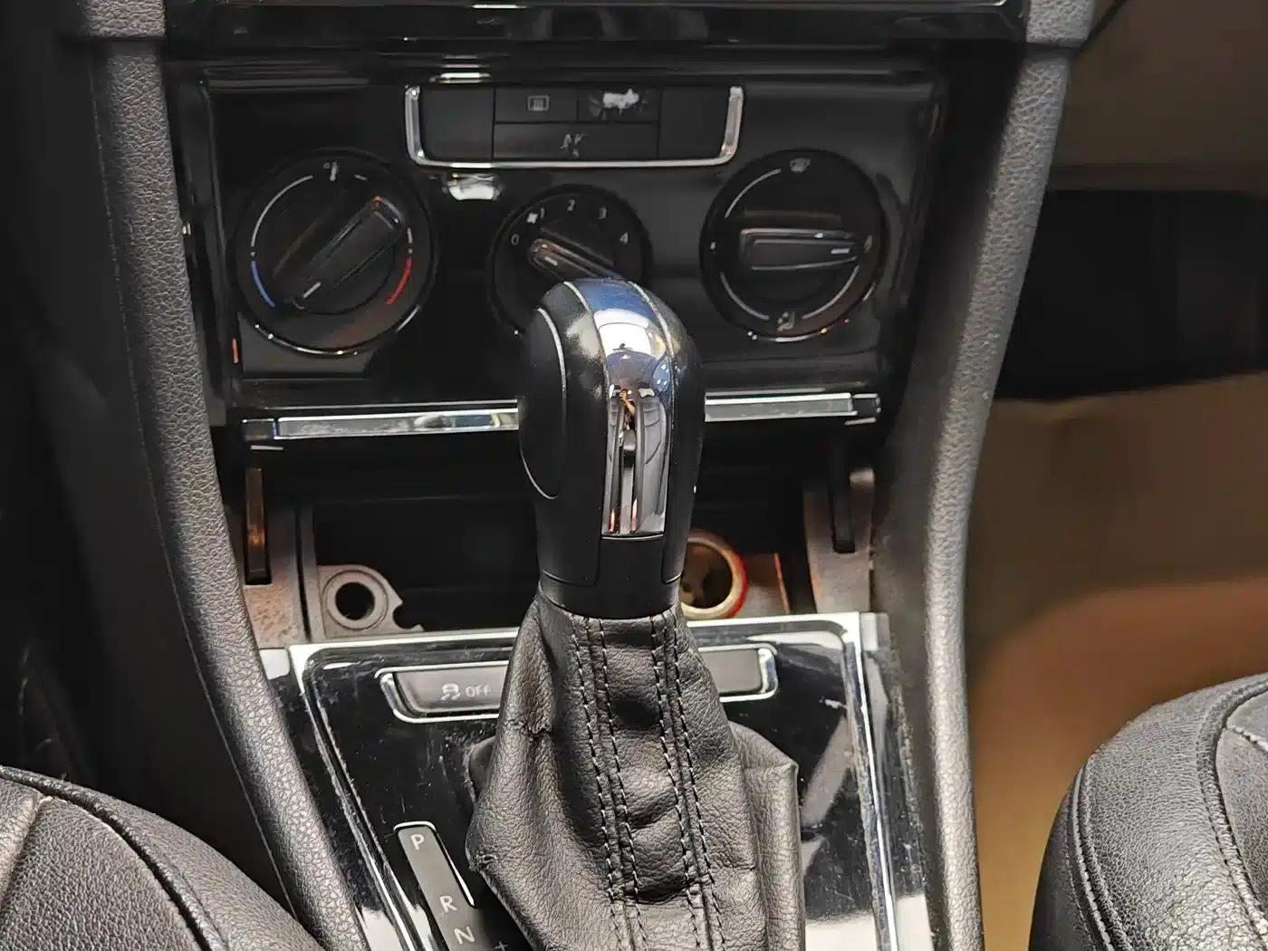 2015 Volkswagen Bora Value Edition 1.6L Automatic Fashion Model — миниатюра 17