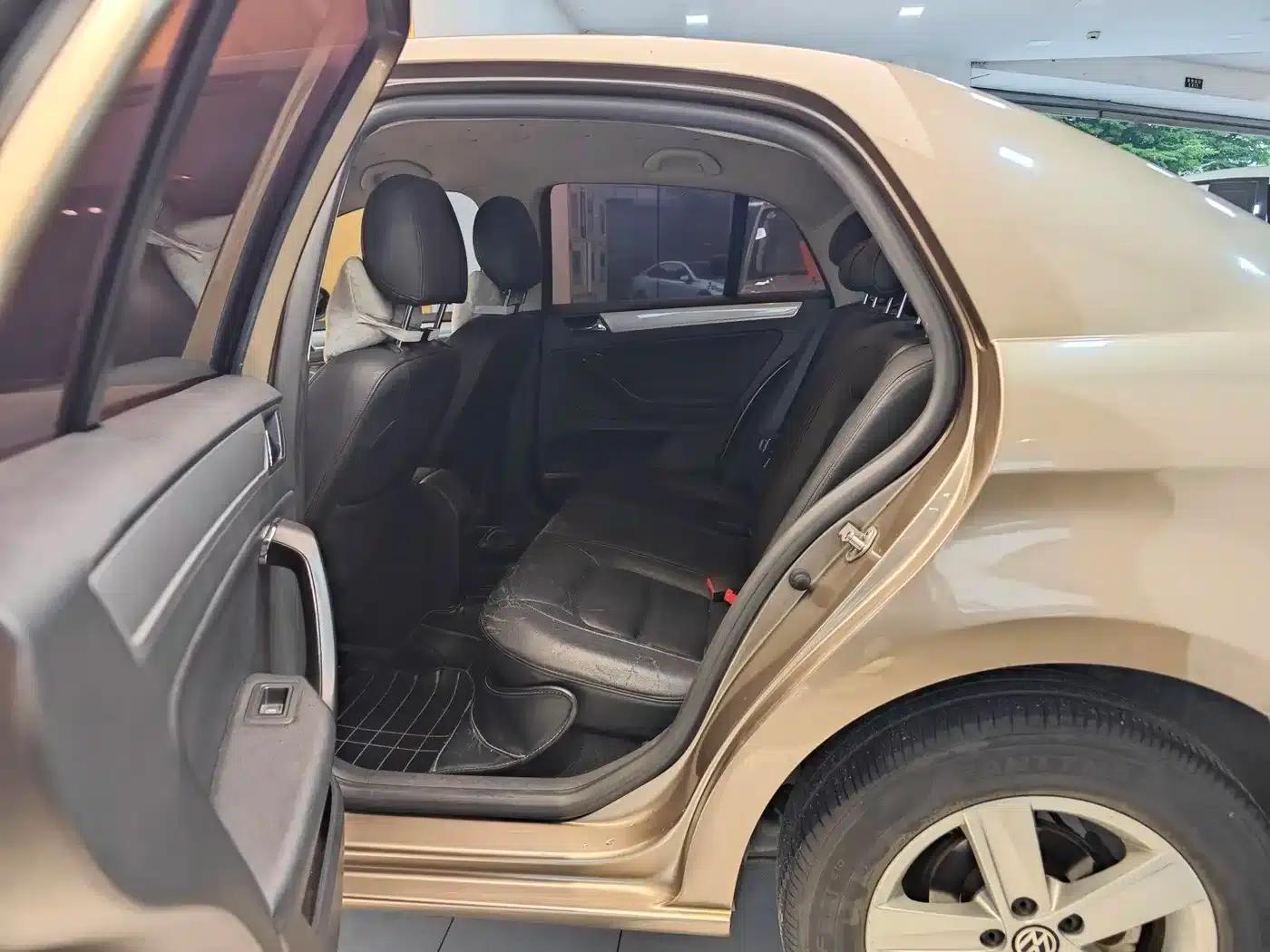 2015 Volkswagen Bora Value Edition 1.6L Automatic Fashion Model — миниатюра 21