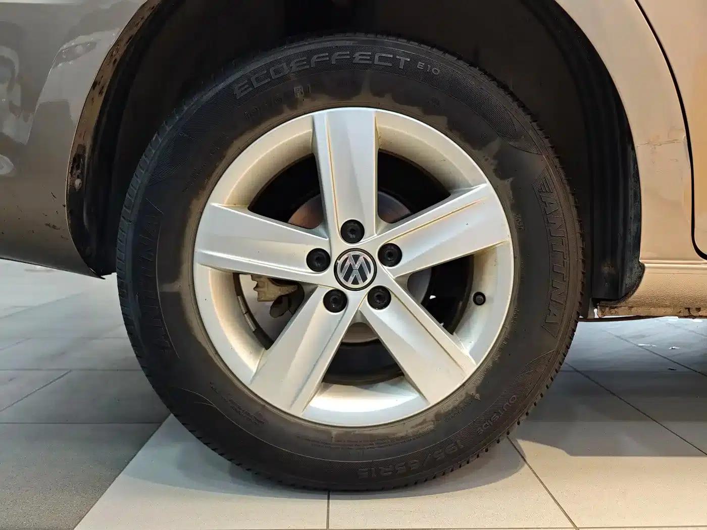 2015 Volkswagen Bora Value Edition 1.6L Automatic Fashion Model — миниатюра 28