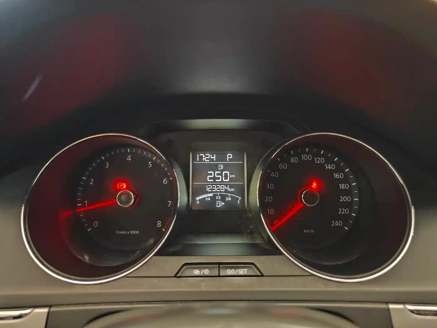 2015 Volkswagen Bora Value Edition 1.6L Automatic Fashion Model — миниатюра 32