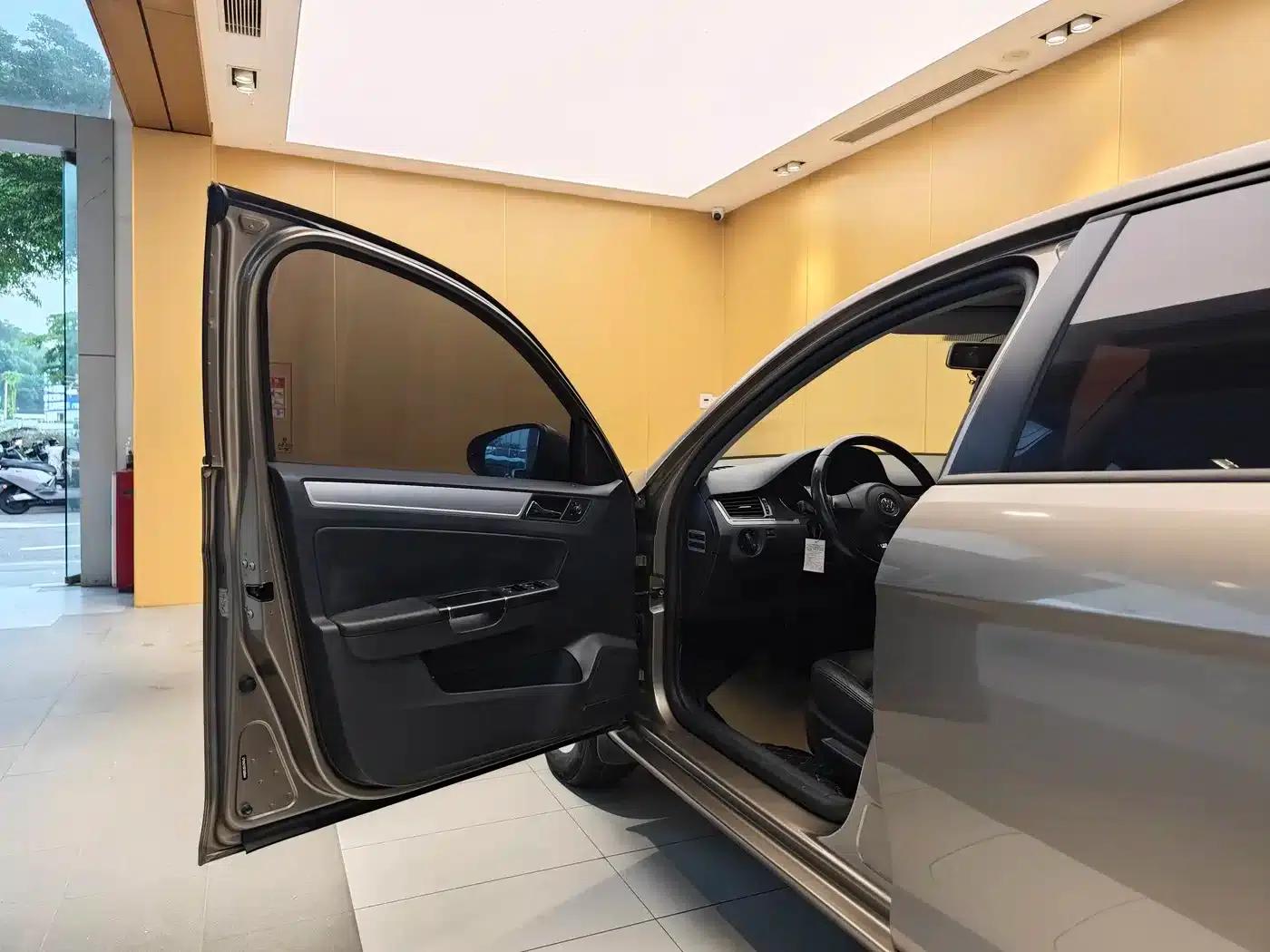 2015 Volkswagen Bora Value Edition 1.6L Automatic Fashion Model — миниатюра 7