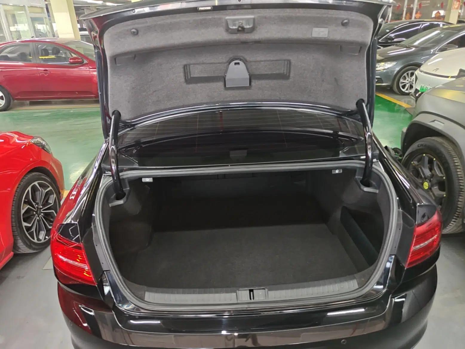 Volkswagen Magotan 2019 330TSI DSG Leading Model China VI Standard — миниатюра 21