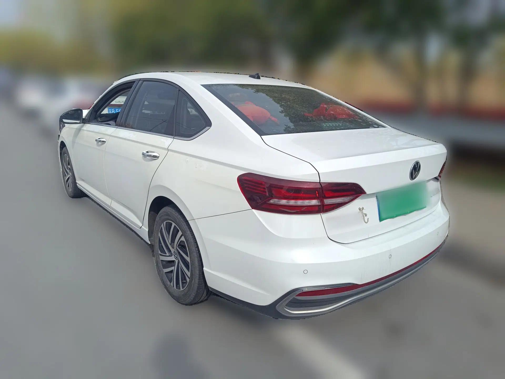 Volkswagen Lavida 2023 1.5L Automatic 5 Million Edition — миниатюра 3