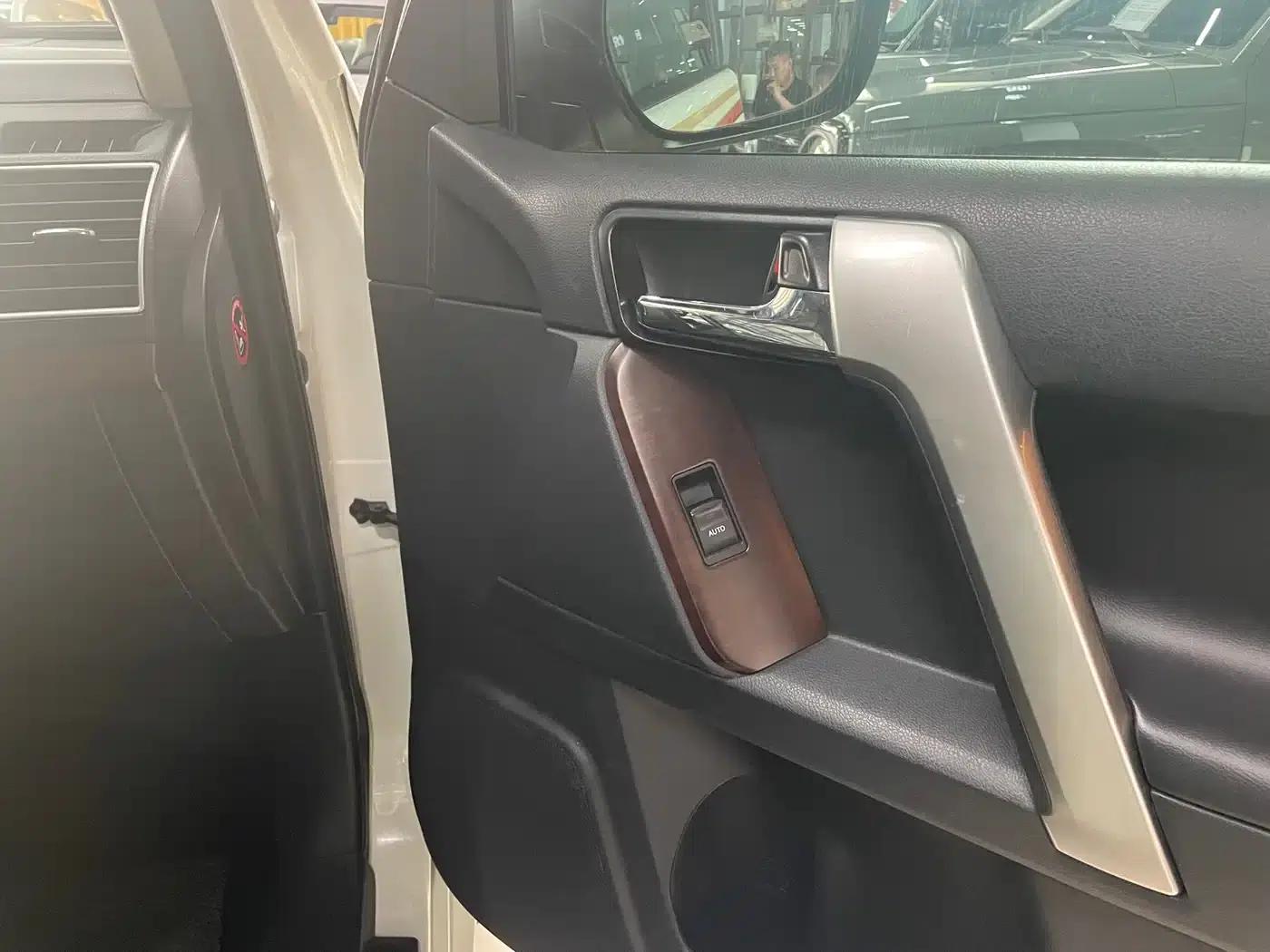 2016 Prado 3.5L Automatic TX-L NAVI — миниатюра 13