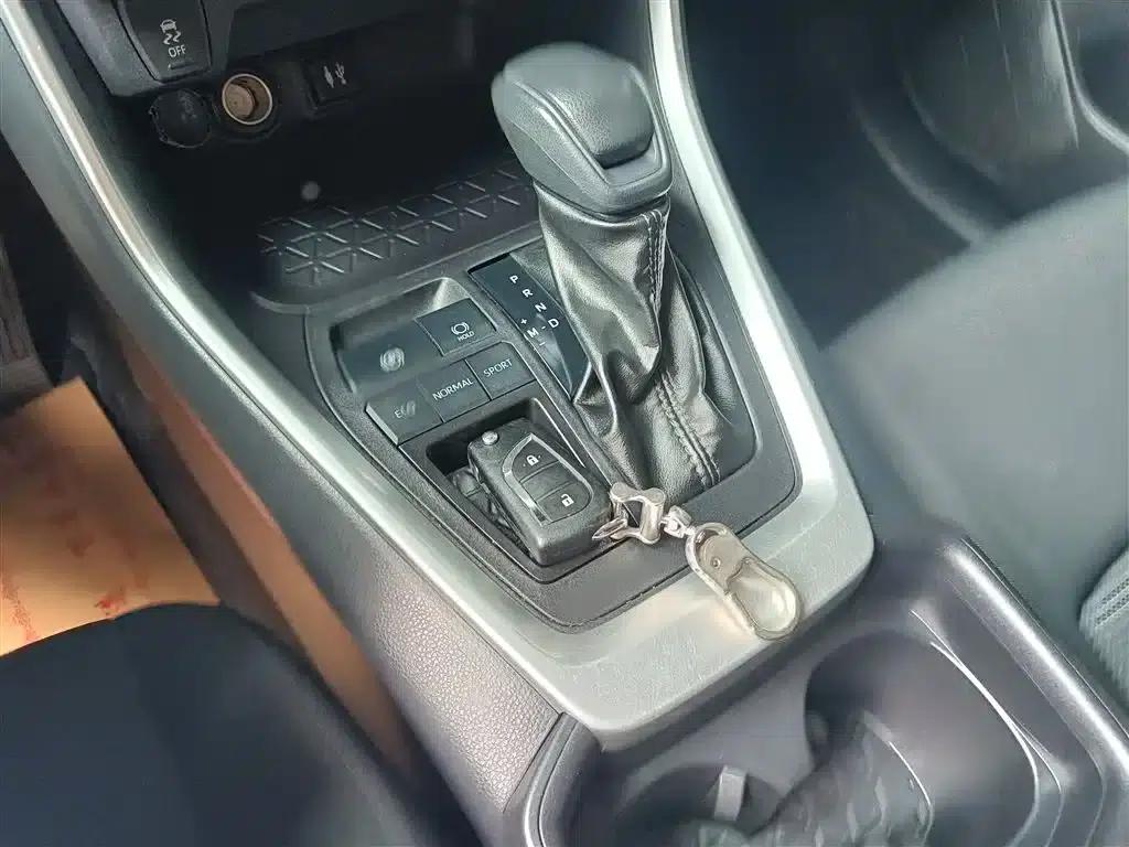 2022 Toyota RAV4 (Facelift) 2.0L CVT 2WD Leading Edition — миниатюра 9