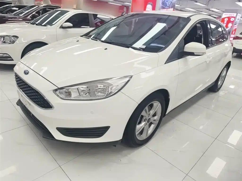 Ford Focus 2018 Hatchback Classic 1.6L Automatic Comfort Smart Edition — миниатюра 1