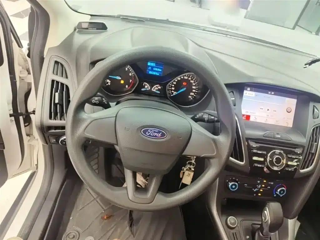 Ford Focus 2018 Hatchback Classic 1.6L Automatic Comfort Smart Edition — миниатюра 11