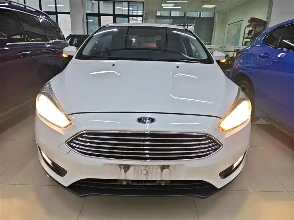 Ford Focus 2017 Sedan 1.6L Automatic Comfort Smart Edition — миниатюра 3