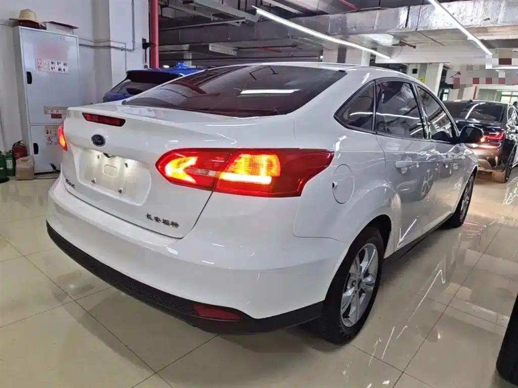 Ford Focus 2017 Sedan 1.6L Automatic Comfort Smart Edition — миниатюра 7