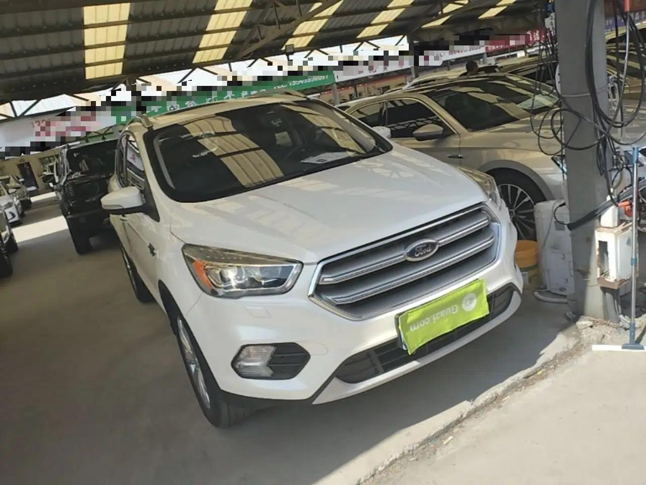 Ford Kuga 2018 EcoBoost 180 Two-Wheel-Drive Luxury Wing Edition — миниатюра 3