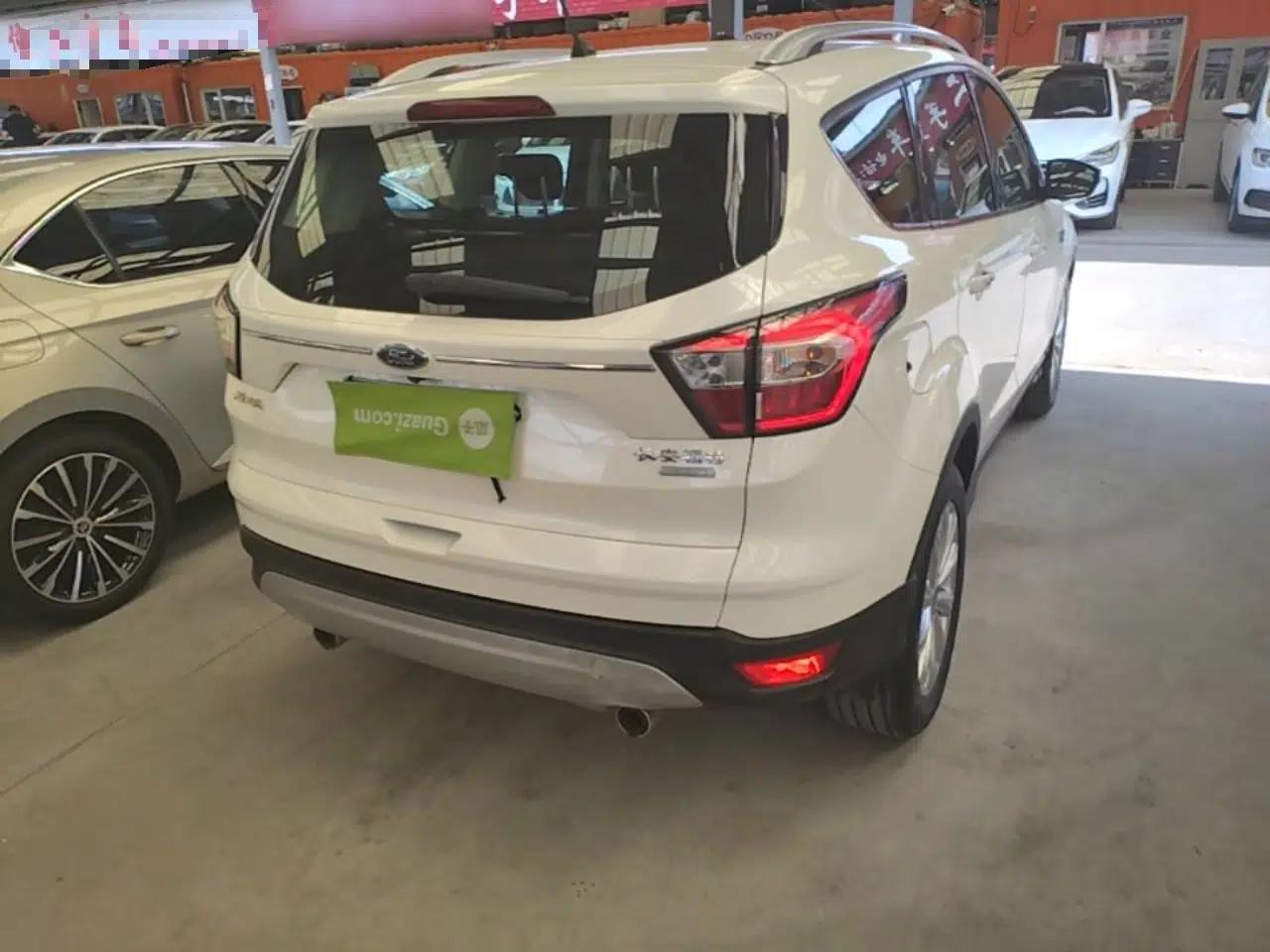 Ford Kuga 2018 EcoBoost 180 Two-Wheel-Drive Luxury Wing Edition — миниатюра 6