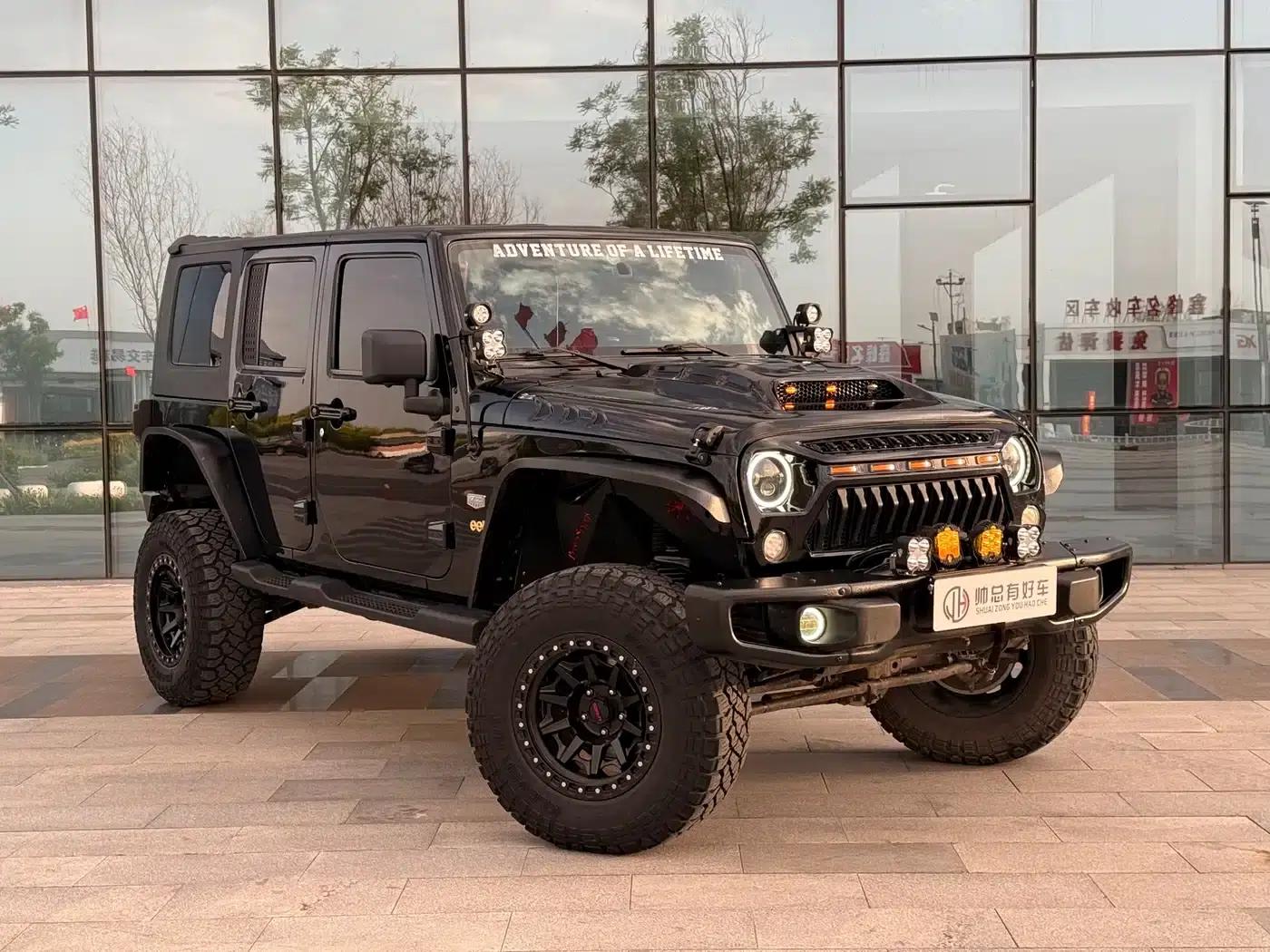 2010 Jeep Wrangler 3.8L Sahara 4-Door — миниатюра 2