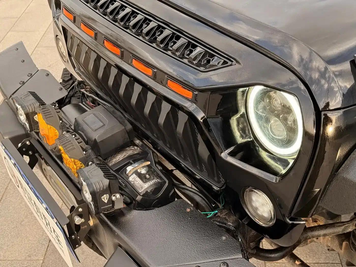 2010 Jeep Wrangler 3.8L Sahara 4-Door — миниатюра 7