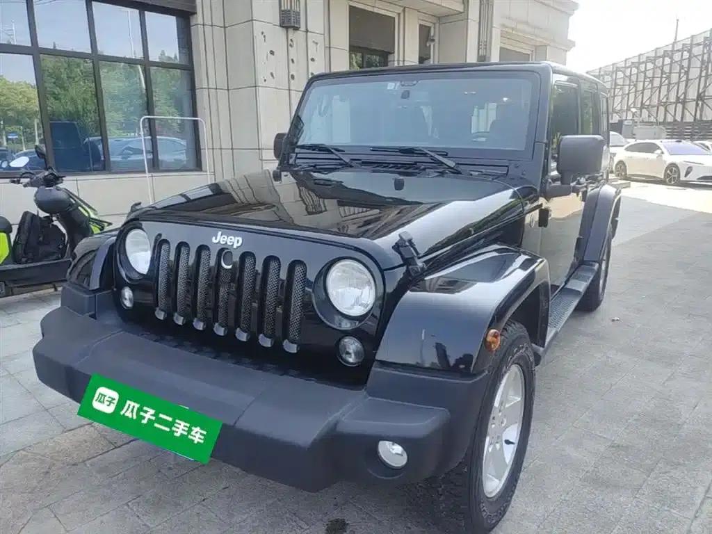 2015 Jeep Wrangler 2.8TD Sahara Four-Door Comfort Edition — миниатюра 1