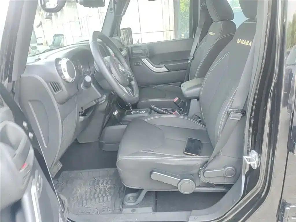 2015 Jeep Wrangler 2.8TD Sahara Four-Door Comfort Edition — миниатюра 15