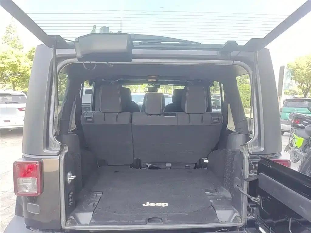 2015 Jeep Wrangler 2.8TD Sahara Four-Door Comfort Edition — миниатюра 19
