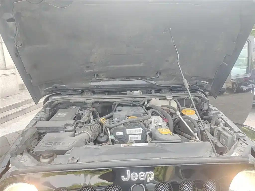 2015 Jeep Wrangler 2.8TD Sahara Four-Door Comfort Edition — миниатюра 20