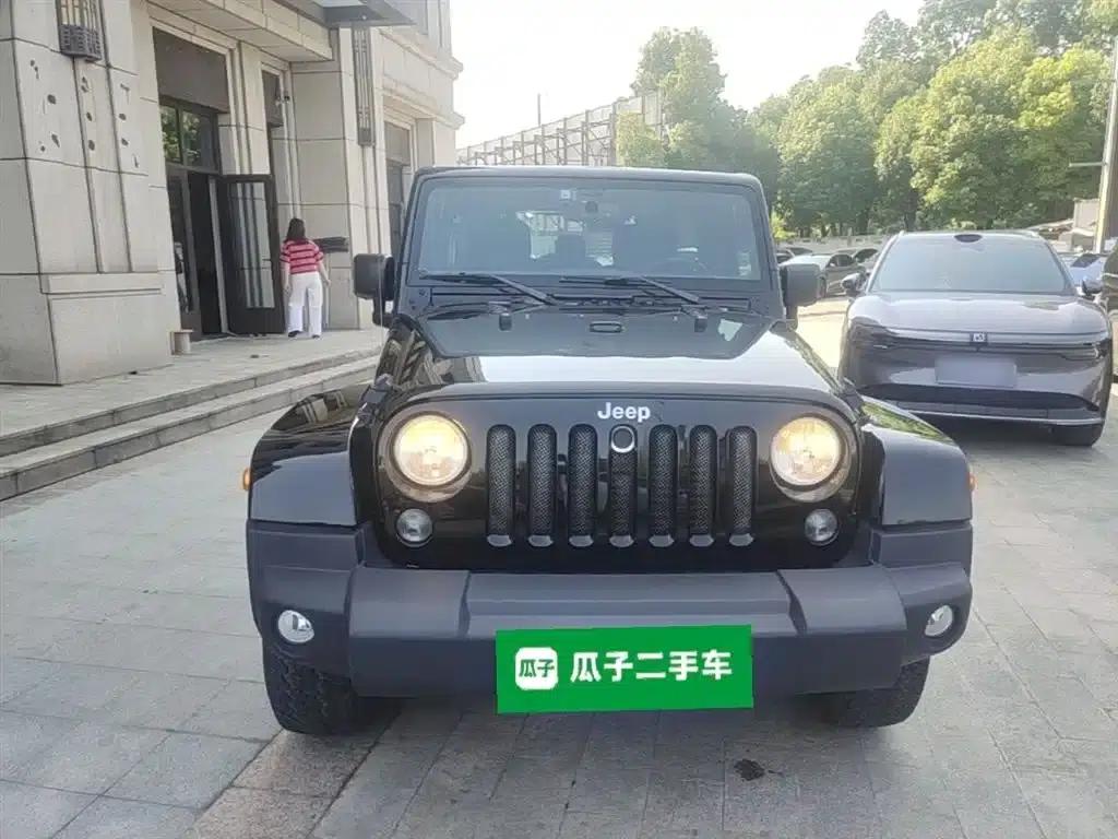 2015 Jeep Wrangler 2.8TD Sahara Four-Door Comfort Edition — миниатюра 3